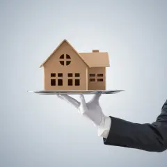 Kto płaci prowizję dla biura nieruchomości przy sprzedaży? Oto fakty