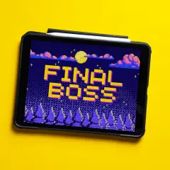 Tablet z grą retro, na ekranie napis "FINAL BOSS" w pikselowym stylu, nocny krajobraz z księżycem i chmurami.