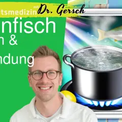 Dr. Gersch erklärt den Eisengehalt von Fisch. Ein Fisch schwimmt über einem Topf mit kochendem Wasser, daneben Brokkoli.