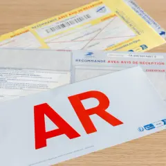 Modèle récépissé de remise en main propre résiliation de bail. Courrier recommandé avec avis de réception de La Poste, preuve de dépôt à conserver.