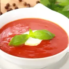 Czy można zamrozić zupę pomidorową ze śmietaną? Uważaj na ryzyko!