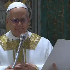 Kim jest osoba, która odprawia mszę świętą i jakie ma znaczenie?