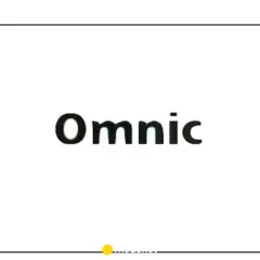 Czarny napis "Omnic" na białym tle. Pod napisem linia z żółtą kropką, jakby to był ogon.