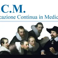 Gruppo di uomini in abiti storici, con testo "E.C.M. Educazione Continua in Medicina". L'autoformazione medica è un percorso continuo.