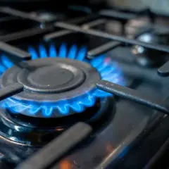 Płomień na kuchence gazowej. Dowiedz się, jak wyczyścić iskrownik w kuchence gazowej, gdy płomień jest nierówny.