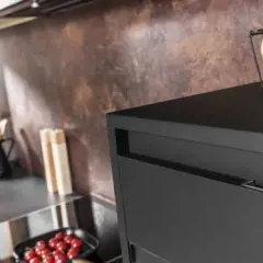 Nowoczesne alternatywy dla płytek w kuchni: przegląd materiałów