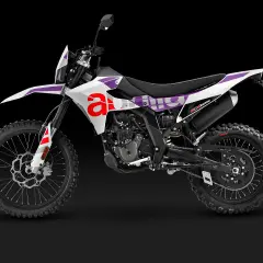 Aprilia RX 125, una moto de cross blanca con detalles morados y rojos. ¡Ideal para tus aventuras off-road!