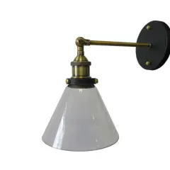 Aplique de pared con brazo metálico y tulipa de cristal en forma cónica.