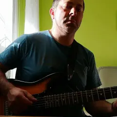 Jak zagrać na gitarze Jolka Jolka - proste akordy i techniki dla każdego