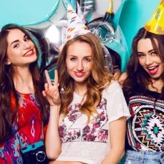 Stylizacja na urodziny: 10 modnych pomysłów na każdą okazję