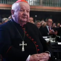 Kardynał Stanisław Dziwisz: Jego wpływ na Kościół i historię Polski