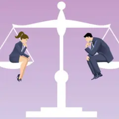 Coppia su bilancia, pensierosi, come se dovessero lasciarsi e riprendersi più volte.