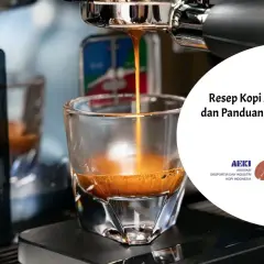 Un caffè americano al bar, con l'espresso che scende nella tazzina. La ricetta perfetta per iniziare la giornata.