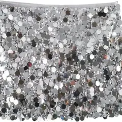Falda de lentejuelas plateada: Deslumbra con looks de día y de noche