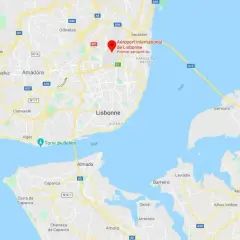 Mapa pokazuje lotniska w Portugalii, ze szczególnym uwzględnieniem międzynarodowego lotniska w Lizbonie.
