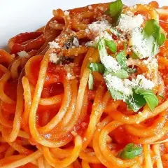 Sos do spaghetti z passaty: prosty przepis i triki szefa kuchni