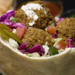 Kebab z falafelem: kalorie i zdrowe wybory. Czy jest dietetyczny?