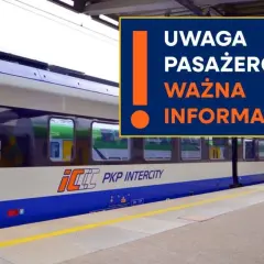 Pasażerowie, uwaga! Ważna informacja od PKP Intercity. Pociąg na peronie czeka.