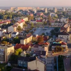 Ile ludzi mieszka w Ostrowcu Świętokrzyskim? Zaskakujące dane demograficzne
