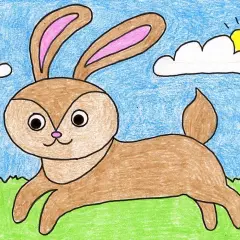 Un dibujo sencillo de como dibujar un conejo facil para niños. Un conejo marrón con orejas largas y rosadas corre en un campo verde bajo un cielo azul con nubes y sol.