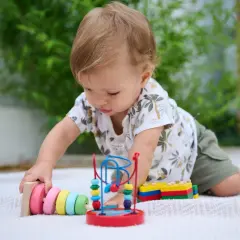 Zabawy sensoryczne dla niemowląt: Rozwój przez dotyk, dźwięk i wzrok