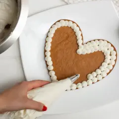 Ciasto serce bez formy? Przepisy, triki i dekoracje krok po kroku