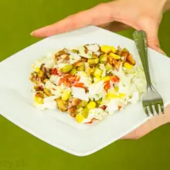 Sałatka gyros: Ile kalorii? Odchudź ją bez utraty smaku!