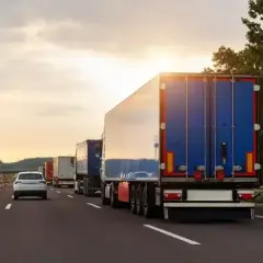 Czy można jeździć ciężarówką bez karty kierowcy? Poznaj wyjątki i ryzyka