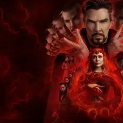 Doktor Strange w multiwersum obłędu: Wielowymiarowe wersje Strange'a i Scarlet Witch walczą w chaosie.