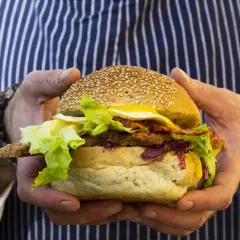 Hamburger fatto in casa: i segreti per un gusto da ristorante