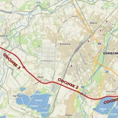 Mapa przedstawia przebieg obwodnicy Oświęcimia, podzielonej na trzy odcinki. Trasa zaczyna się na zachodzie, a kończy na wschód od miasta.