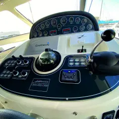 Cruscotto barca fai da te con bussola, comandi Garmin e Volvo Penta. Pronto per navigare!
