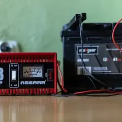 Jak podłączyć prostownik do ciężarówki, aby uniknąć problemów z akumulatorem