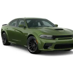 Zielony Dodge Charger SRT z czarnymi felgami i sportowym wyglądem.