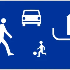 Kto odpowiada za znaki drogowe na osiedlu? Sprawdź!