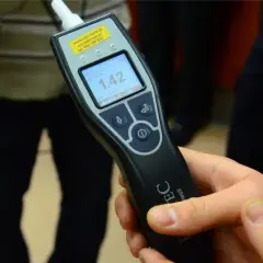 Jazda po alkoholu 2026: Limity, kary i dlaczego alkomat online kłamie