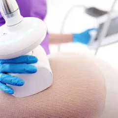 Endermologia rozciąga skórę? Ekspert wyjaśnia, jak ją ujędrnia!