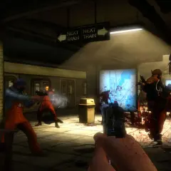 W metrze w "The Darkness 2" potwory atakują ludzi. Jeden z nich strzela do potwora.