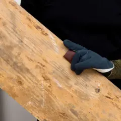 Jak usunąć pleśń z mebli drewnianych? Skuteczny poradnik