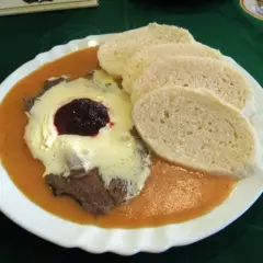 Gdzie zjeść w Pradze? Najlepsze restauracje i ukryte skarby kulinarne