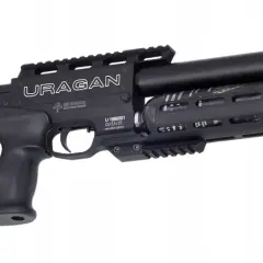 Czarny pistolet pneumatyczny z napisem "URAGAN". Posiada karbowany chwyt i lufę z włókna węglowego.