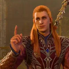 Rudowłosy elf z Baldur's Gate 4 podnosi palec, jakby coś wyjaśniał. W tle widać alchemiczny sprzęt.