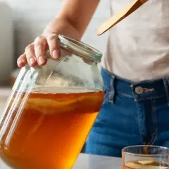 Kombucha napój: zdrowe właściwości i jak go przygotować w domu