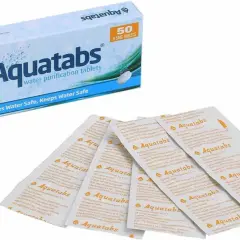 Caja de Aquatabs y varias tiras de tabletas purificadoras de agua. Similar a Katadyn Micropur Forte, para agua segura.