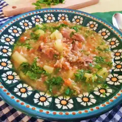 Jaka zupa na golonce wieprzowej? Sprawdź pyszny przepis krok po kroku
