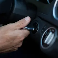 Auto nie odpala: Jakie mogą być przyczyny problemów z uruchomieniem?