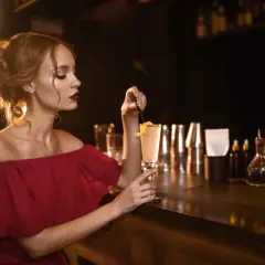 Paznokcie do bordowej sukienki: 10+ inspiracji, które musisz znać!