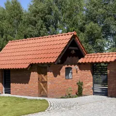 Remont drewnianego domu: Pozwolenie, zgłoszenie czy bez formalności?