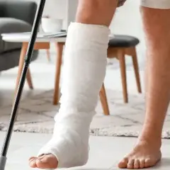 Rehabilitacja nogi po gipsie: Twój przewodnik krok po kroku
