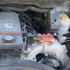 Cummins 6.7L Turbo Diesel motor i en Dodge. Kanske dags för en egr delete besiktning?
